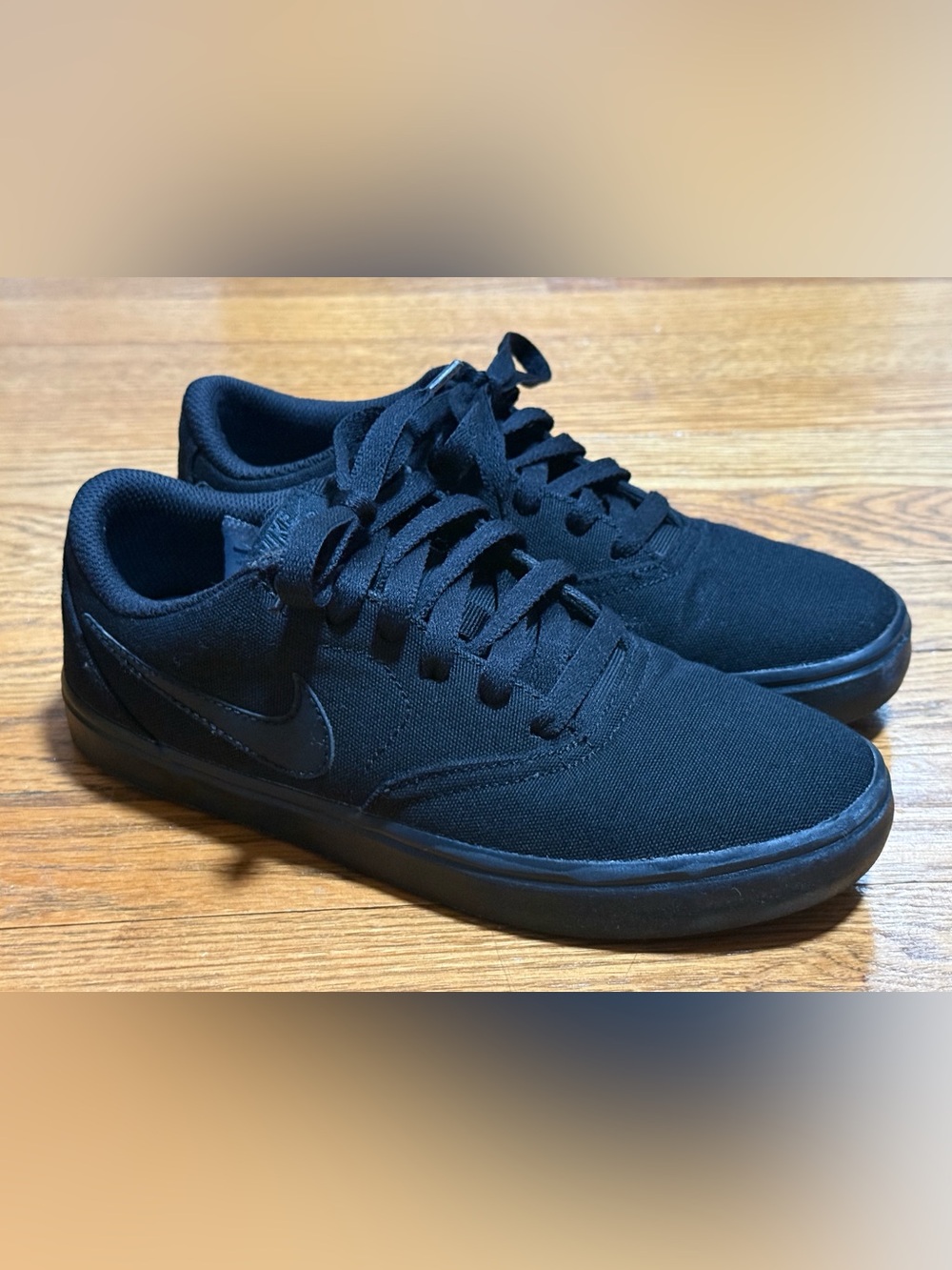 Women’s (6) Nike SB Check Solarsoft Canvas Sneakers in Triple Black Colorway